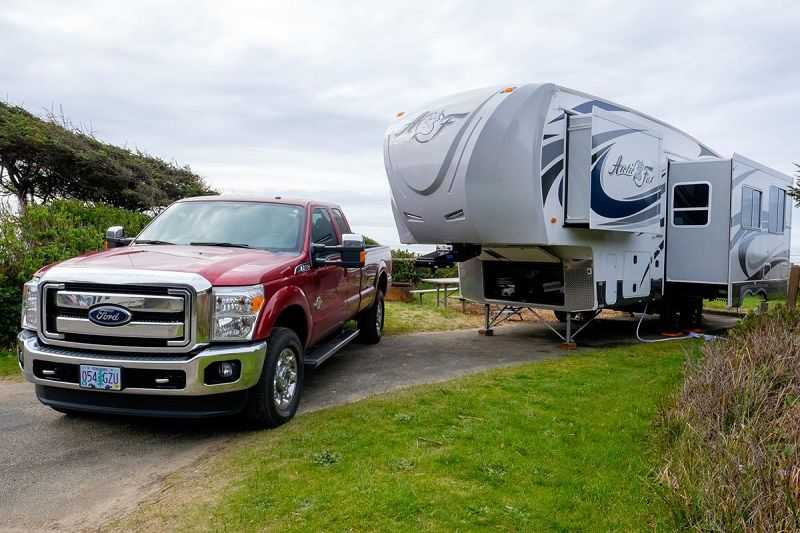 Truck Rental with 5th Wheel Hitch