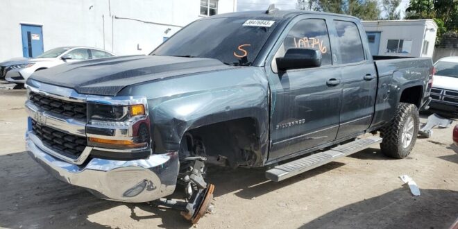 Salvage Chevy Silverado 4x4 trucks for sale