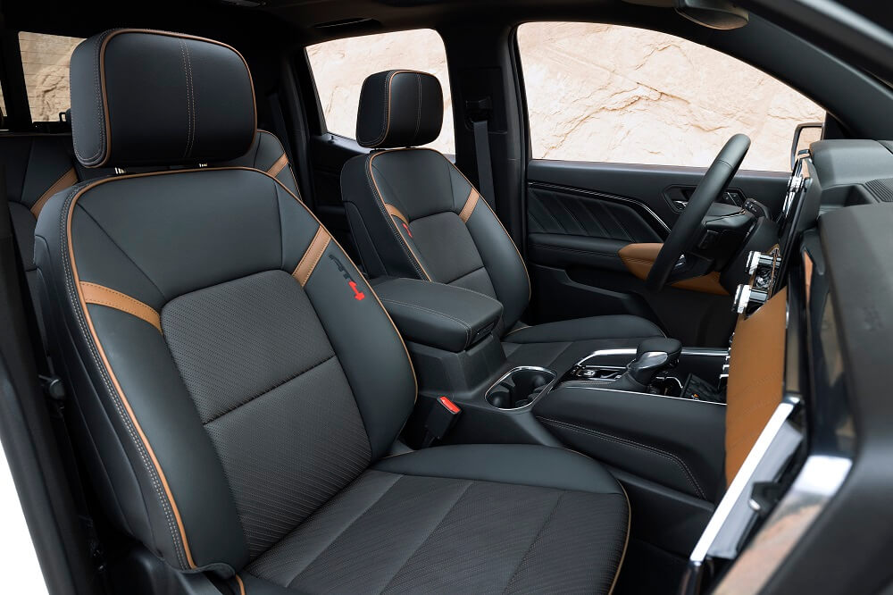 Spacious Interior of 2023 GMC Canyon at4