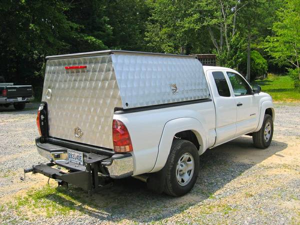 2007 Toyota Tacoma Prerunner with Farrier box