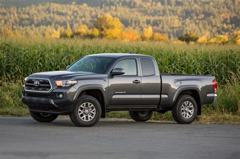 2017 Toyota Tacoma SR