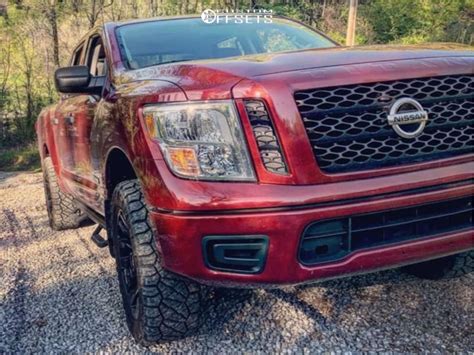 Black Horse 2019 Nissan Titan