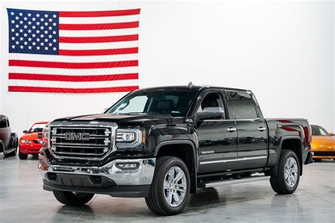 Elegant Flow Graphics by Vinyl Vibes 2018 GMC Sierra 1500 SLT