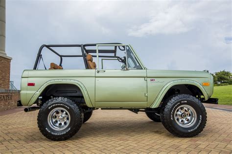Discover the Ford Freewheelin Bronco for Sale – Act Now!