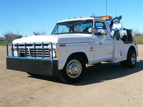 Classic Wrecker Tow Truck for Sale – Perfect for Collectors