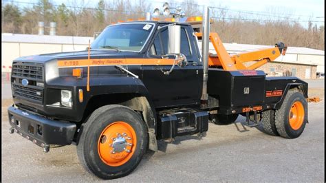 1988 Ford F-700 Wrecker