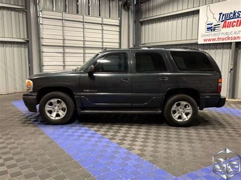 2003 GMC Suburban Denali 454